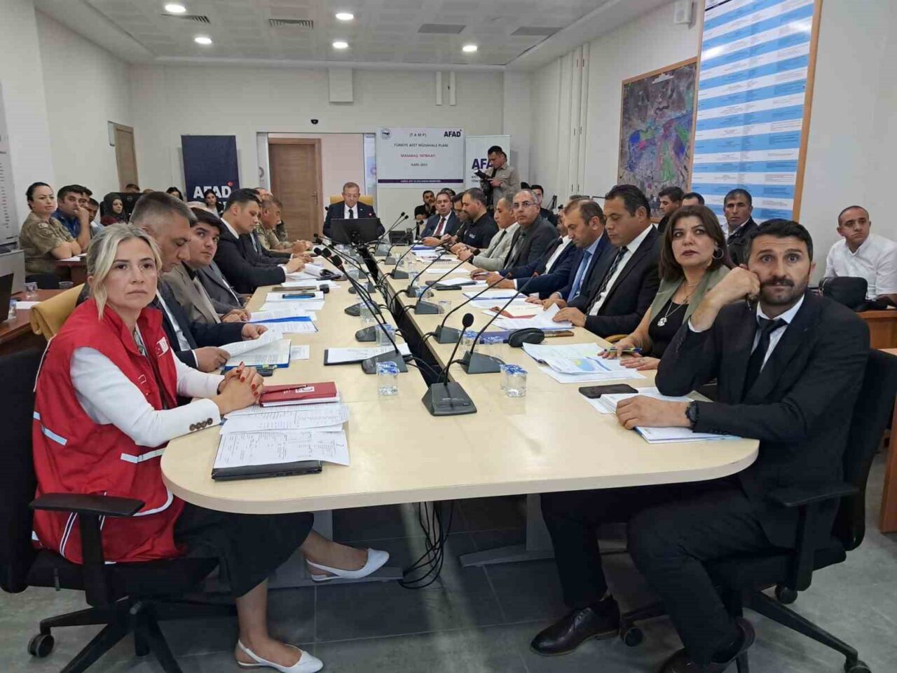 Kars’ta olası depremlere karşı hazırlıklı olunması amacıyla AFAD masa başı