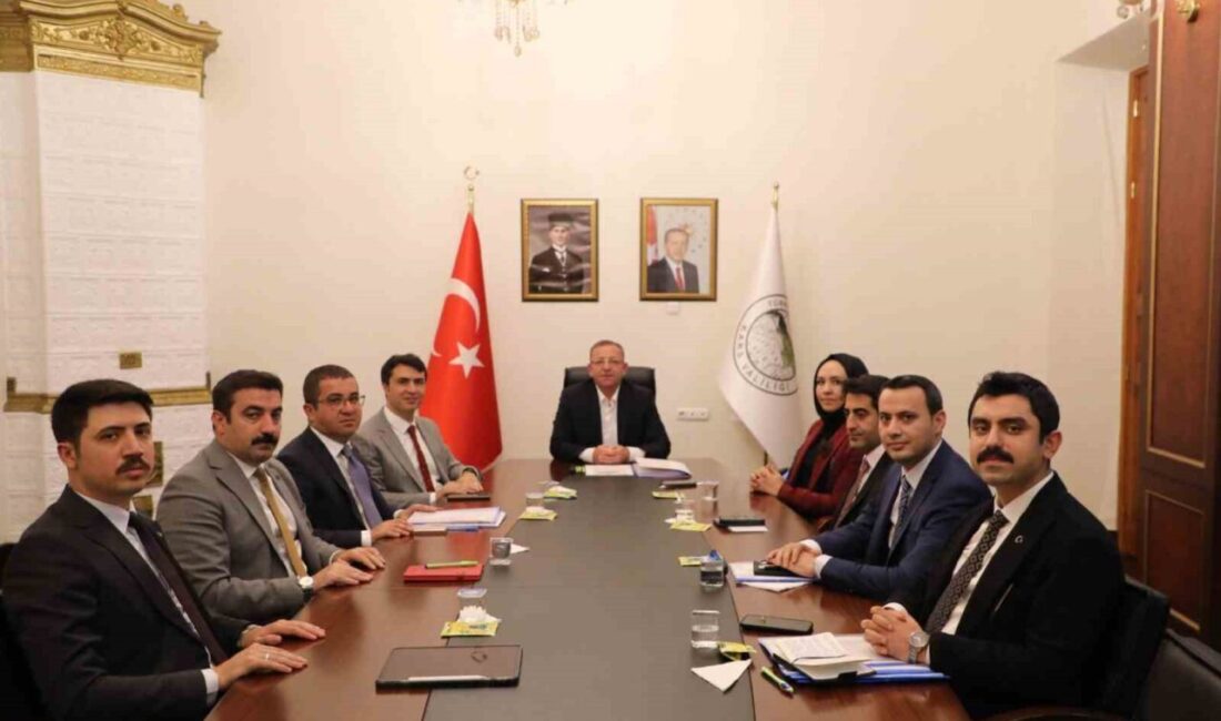 Kars Valisi Ziya Polat’ın başkanlığında “Kaymakamlar Toplantısı” düzenlendi. Vali Yardımcıları