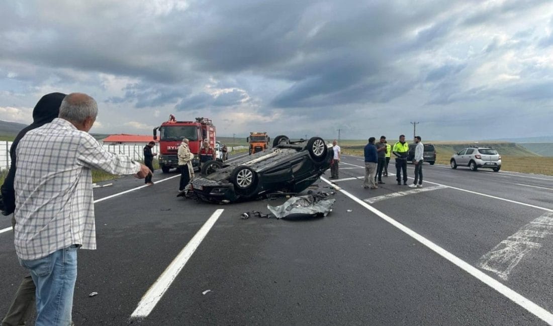 Kars’ta kamyona çarpan otomobil takla attı. Feci kazada 2 kişi