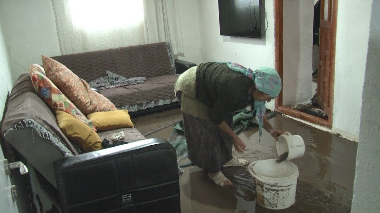 Kars’ta etkili olan sağanak yağış, sele dönüştü, çok sayıda ev