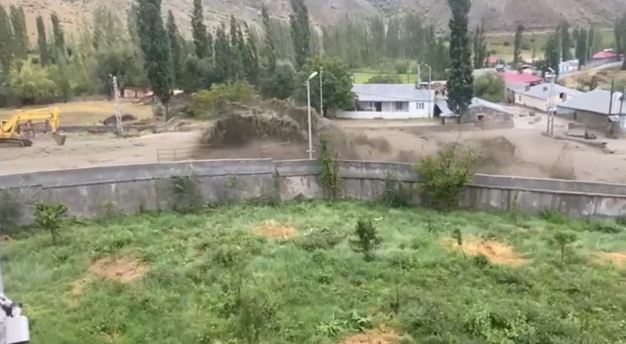 Kars’ı önceki gün vuran şiddetli yağışlar, kısa sürede sele neden