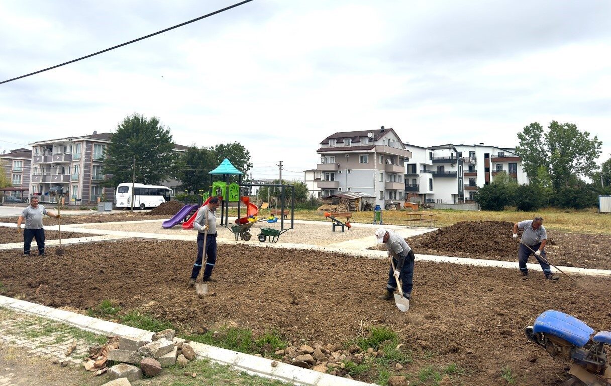 Kartepe Belediyesi Park ve Bahçeler Müdürlüğü’nün Uzunçiftlik Mahallesi’ne kazandırdığı parkın