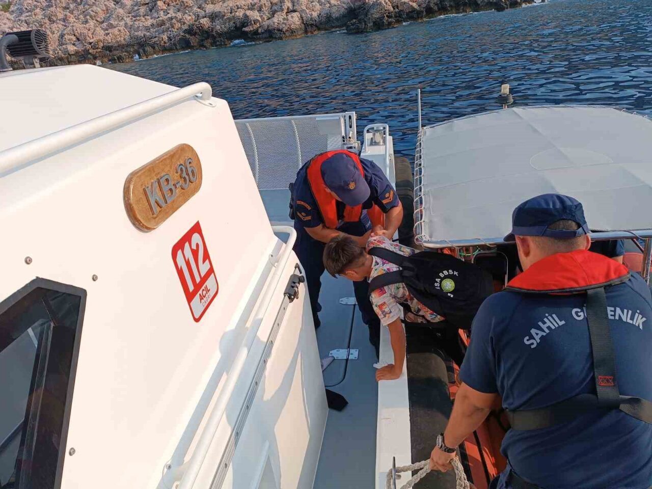 Antalya’nın Kaş ilçesinde gerçekleştirilen operasyonda 21 düzensiz göçmen ve 1