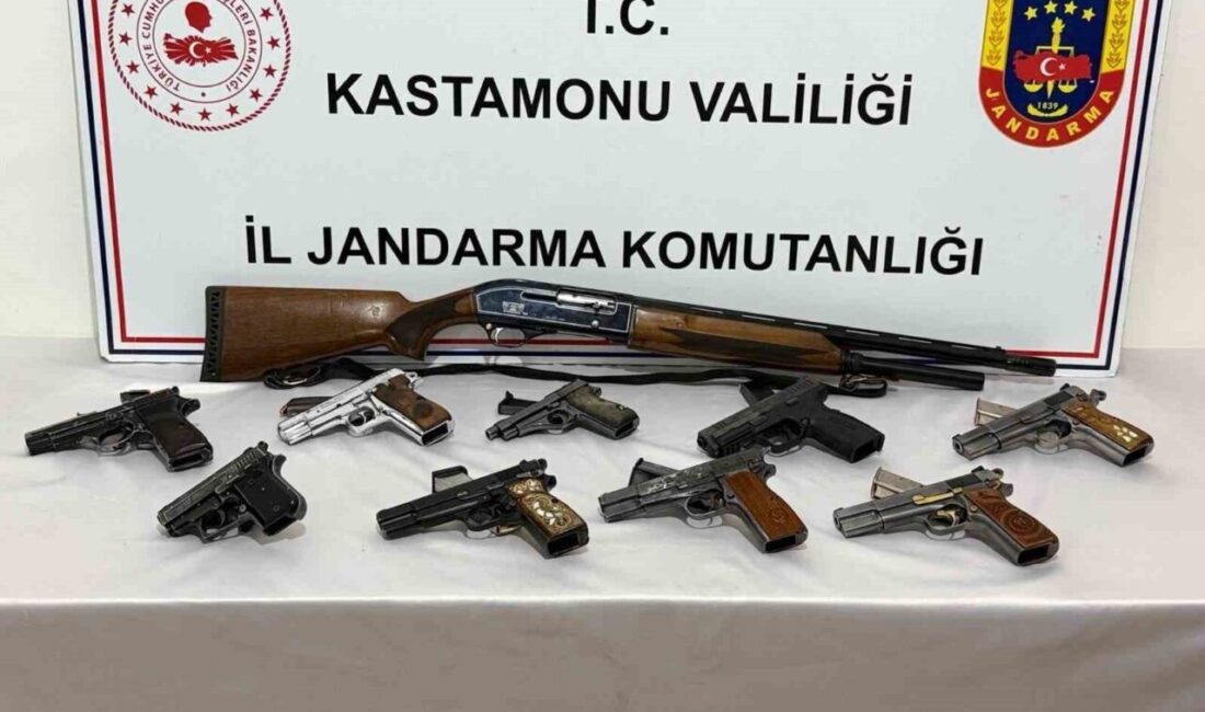Kastamonu’da temin ettiği ruhsatsız silahları satan şahsa yönelik düzenlenen operasyonda