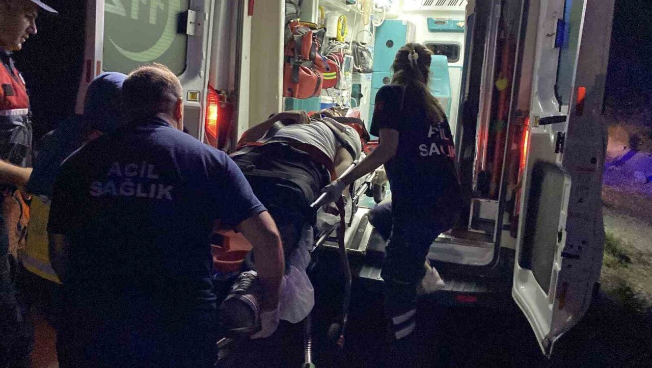 Kastamonu’da sürücüsünün direksiyon hakimiyetini kaybetmesi neticesinde yolun karşı şeridine geçen