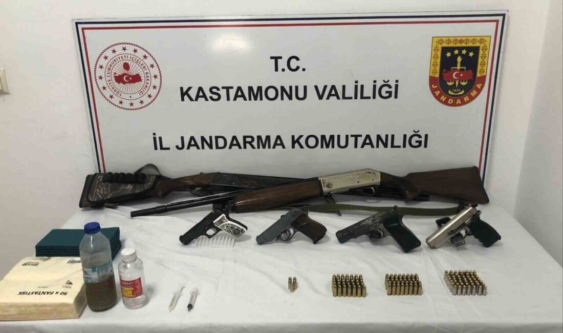 Kastamonu’nun Taşköprü ilçesinde jandarma ekiplerince düzenlenen operasyonda silah kaçakçılığı yaptığı