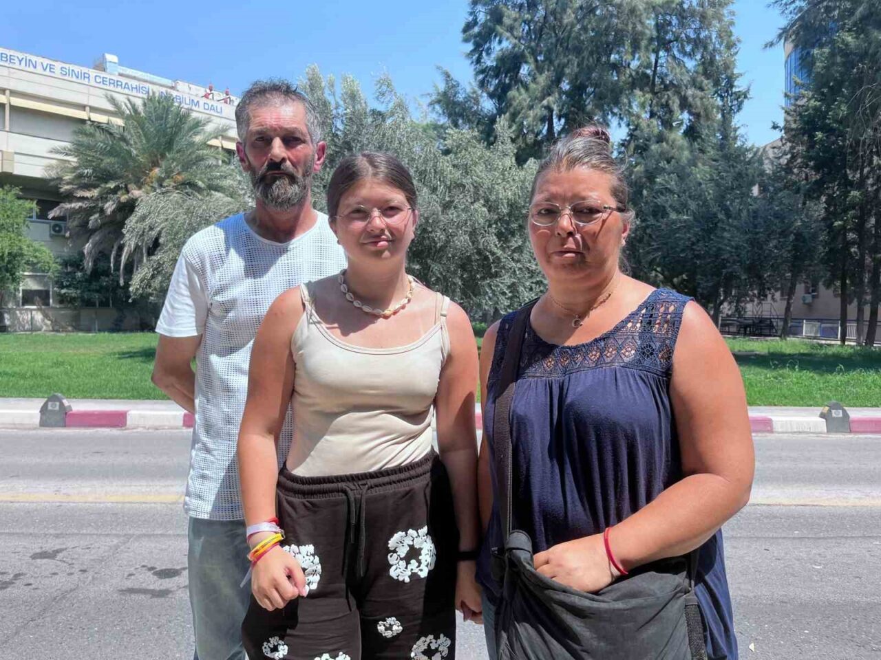 Aydın’ın Didim ilçesinde arkadaşının karıştığı kavgayı ayırmak isteyen genç, başına