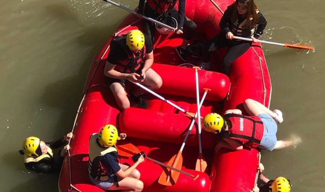 Erzincan’da sıcaktan bunalanlar Karasu Nehri’nde rafting yaparak serinliyor. Erzincan gölleri,