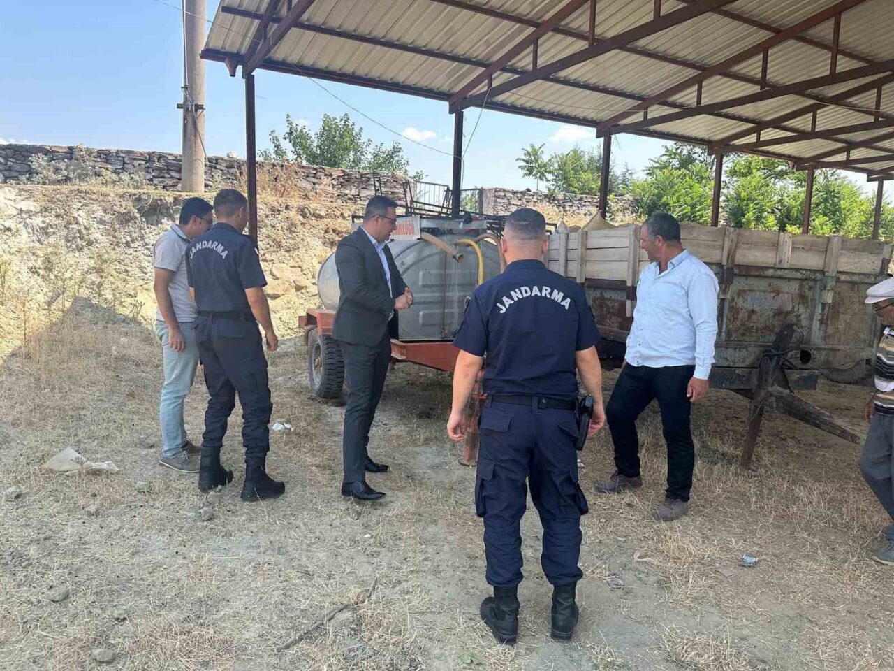 Manisa’nın Sarıgöl ilçesinde Kaymakam Halil Dalak, orman yangınlarıyla mücadele kapsamında