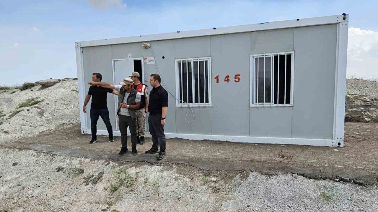 Bitlis’in Tatvan Kaymakamı Yiğit Yaşar Demirer, son günlerde ayı saldırılarıyla