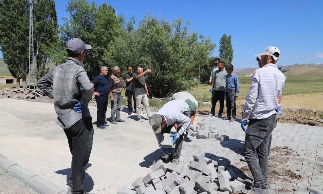 Ağrı’nın Doğubayazıt Kaymakamı Murat Ekinci, Bulakbaşı köyünü ziyaret ederek köyde