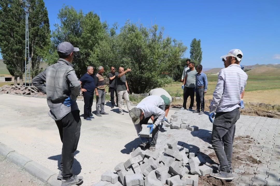 Ağrı’nın Doğubayazıt Kaymakamı Murat Ekinci, Bulakbaşı köyünü ziyaret ederek köyde