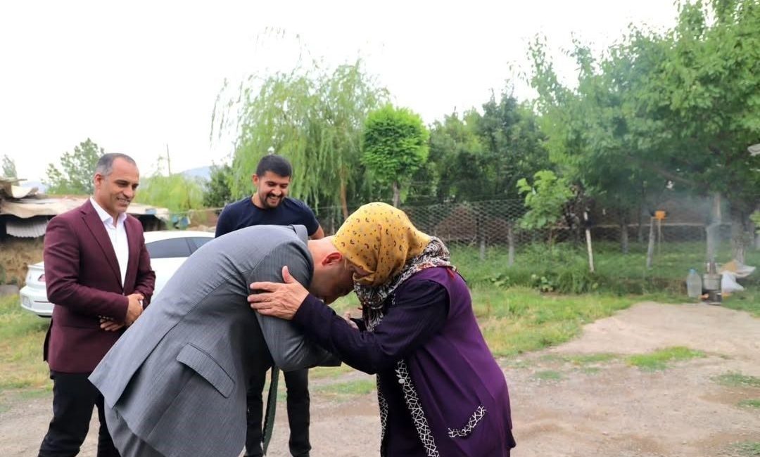 Ağrı’ya bağlı Doğubayazıt ilçesi Kaymakamı Murat Ekinci, şehit ailesini ziyaret