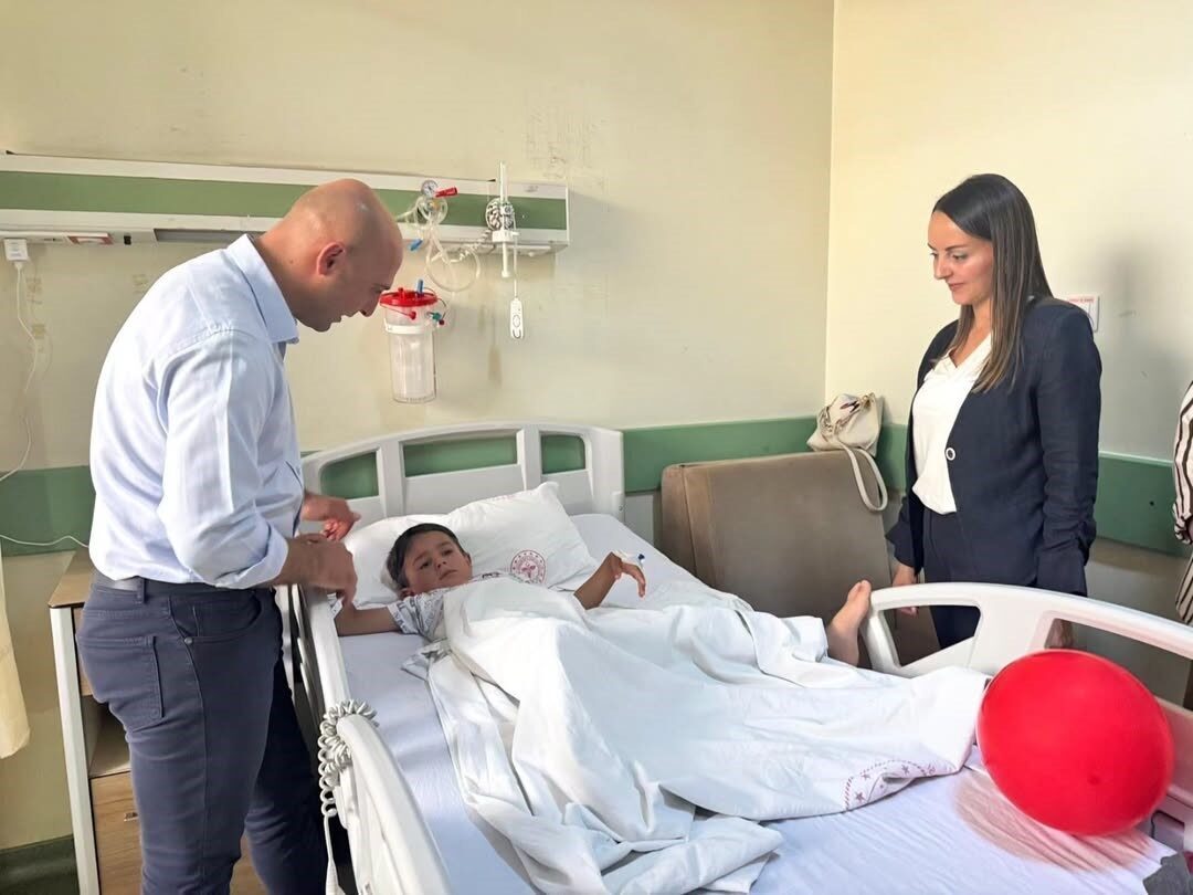 Ağrı’nın Doğubayazıt ilçesinde düzenlenen toplu sünnet töreni, anlamlı bir ziyaretle