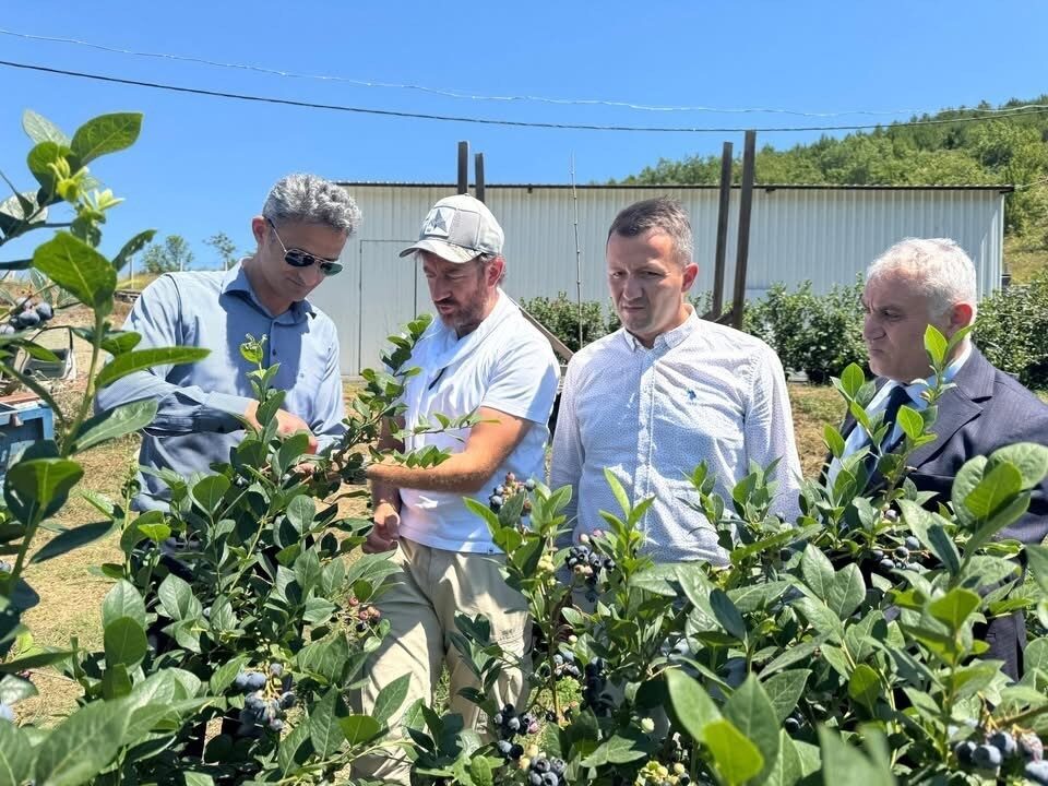 Çaycuma Kaymakamı Adem Kaya, beraberinde İlçe Tarım ve Orman Müdürü