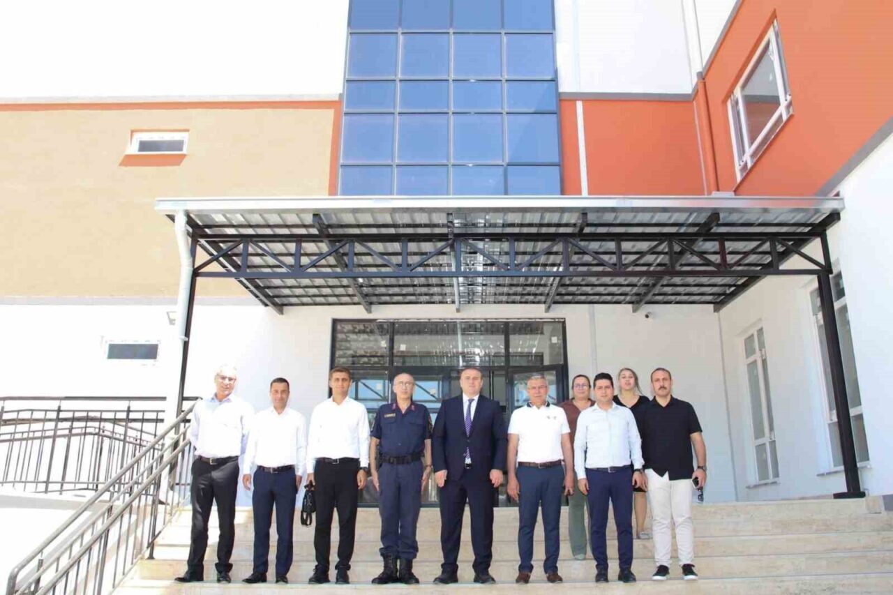 Aydın’ın Köşk ilçesinde inşaatı tamamlanan Adnan Menderes İlkokulu inşaatına Köşk