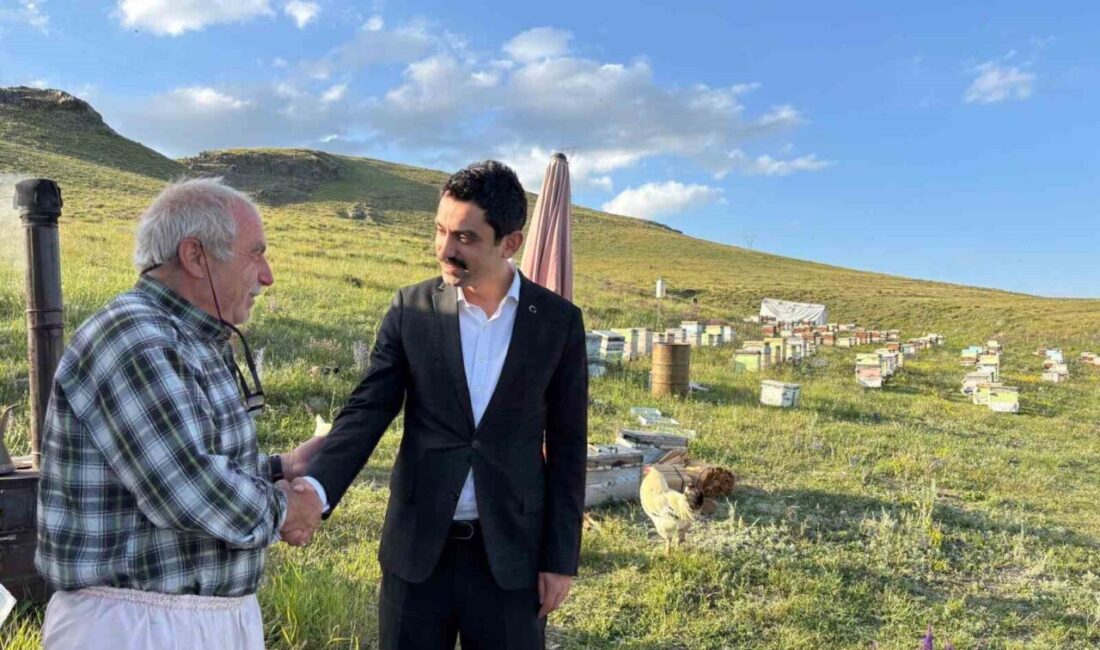 Kaymakam Muhammed Emin Tutal, arıcılık yapan bir kişiyi ziyaret ederek,