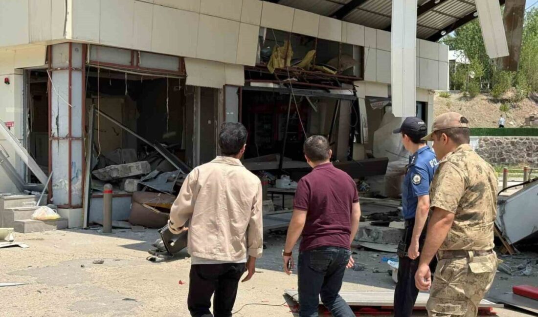 Van’ın Özalp Kaymakamı Rahmi Bulut, sabaha karşı patlamanın meydana geldiği