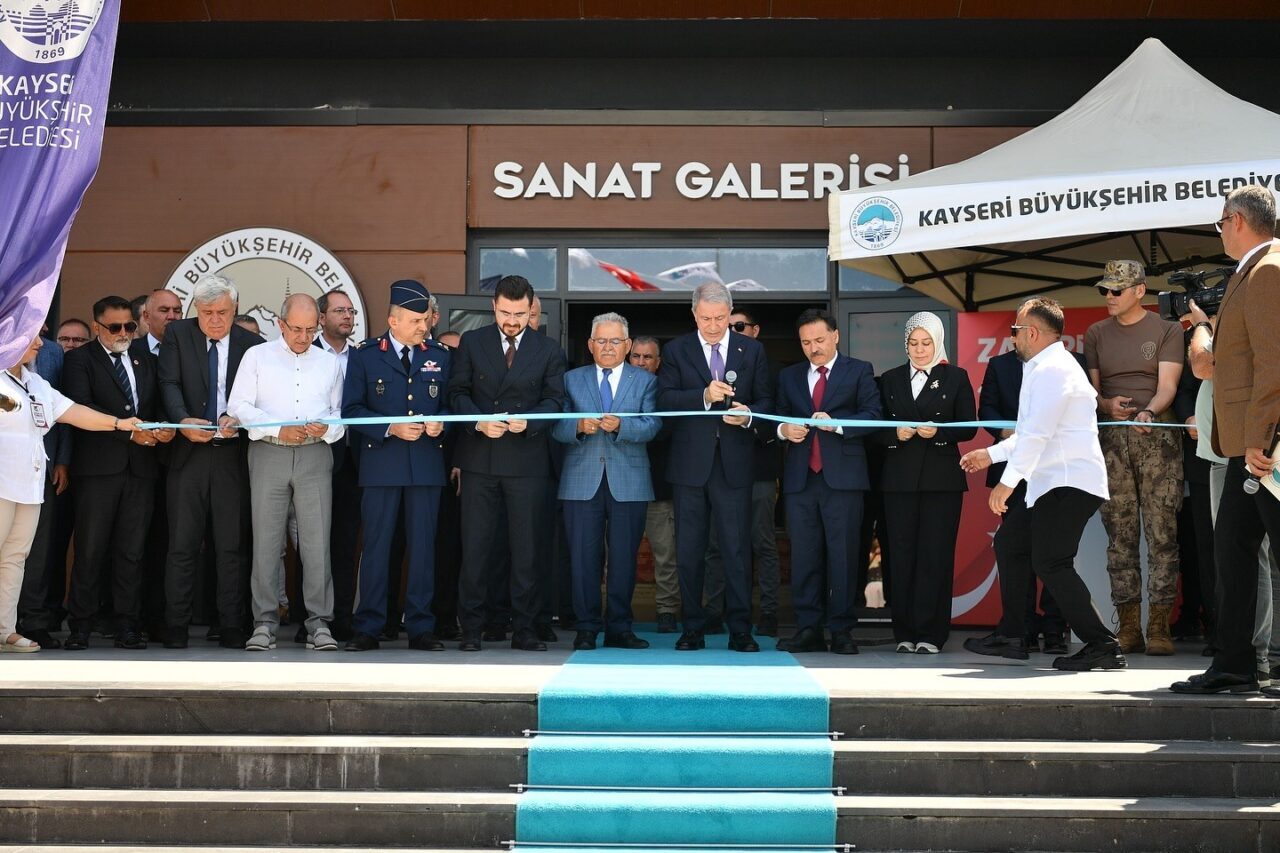 Kayseri Büyükşehir Belediye Başkanı Dr. Memduh Büyükkılıç, TBMM Milli Savunma