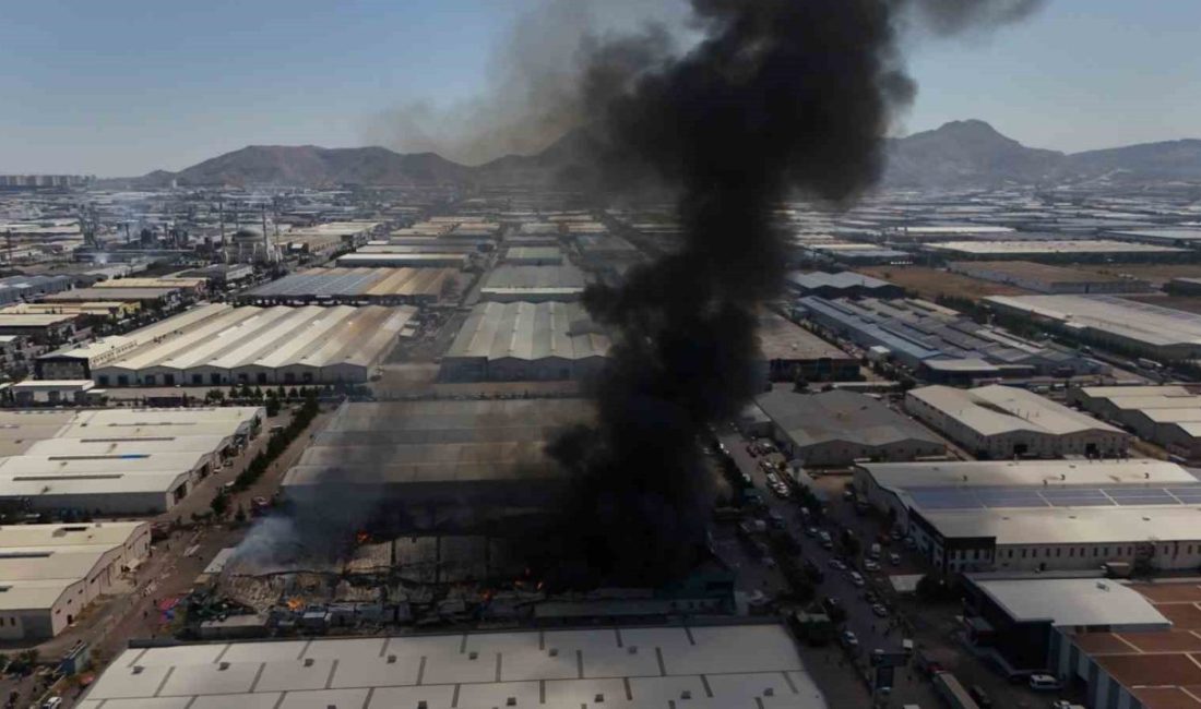 AK Parti Genel Başkanvekili Mustafa Elitaş, Kayseri’de bir mobilya fabrikasında