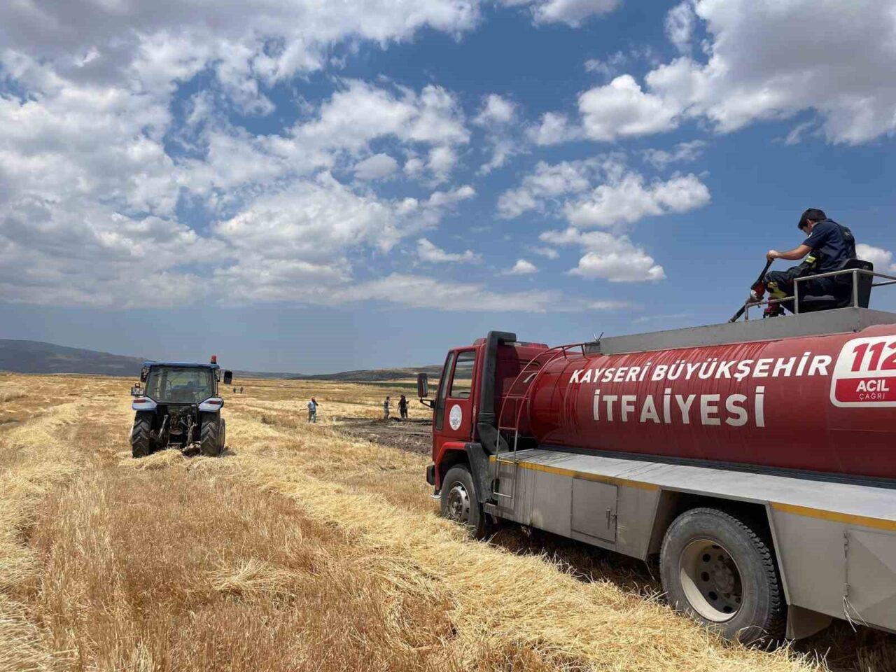 Kayseri’nin Tomarza ilçesinde 2 günde 4 ekili arazide yangın çıktı.