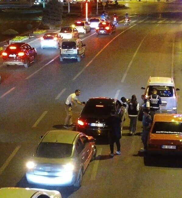 Kayseri İl Emniyet Müdürlüğü ekiplerince yapılan Narko-Asayiş uygulamasında çeşitli suçlardan