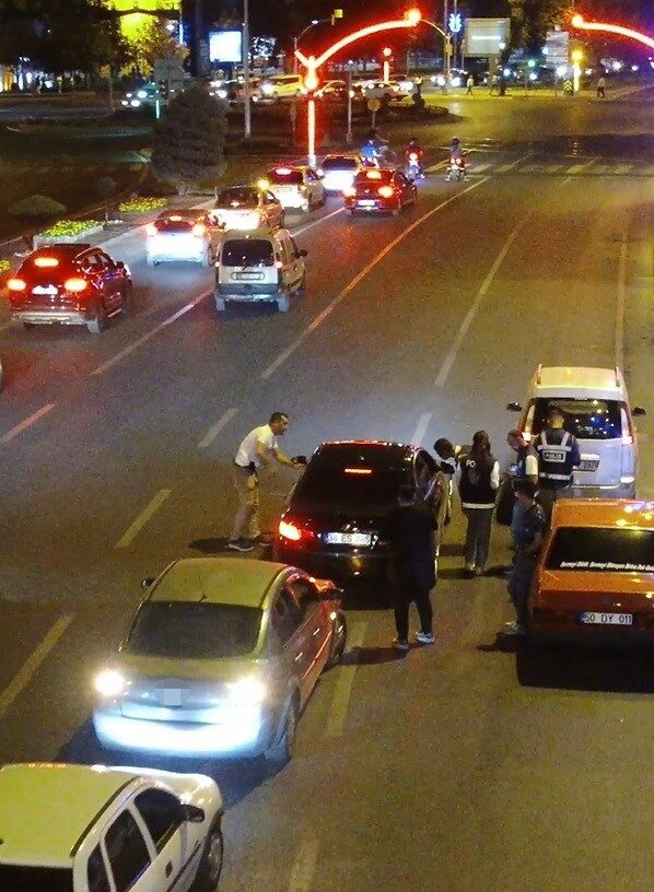 Kayseri İl Emniyet Müdürlüğü ekiplerince yapılan Narko-Asayiş uygulamasında çeşitli suçlardan