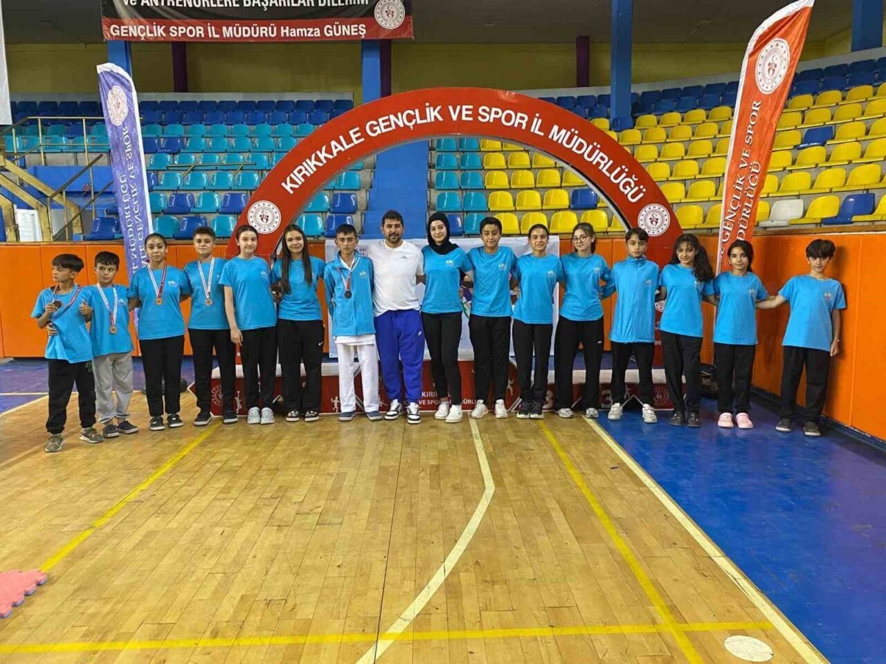 Kırıkkale’de düzenlenen Anadolu Yıldızlar Ligi Karate Grup müsabakalarında mücadele eden