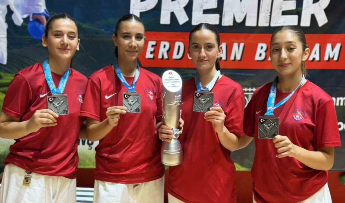 Muş’ta düzenlenen Ümit Genç ve U21 Premier Ligi Türkiye Karate