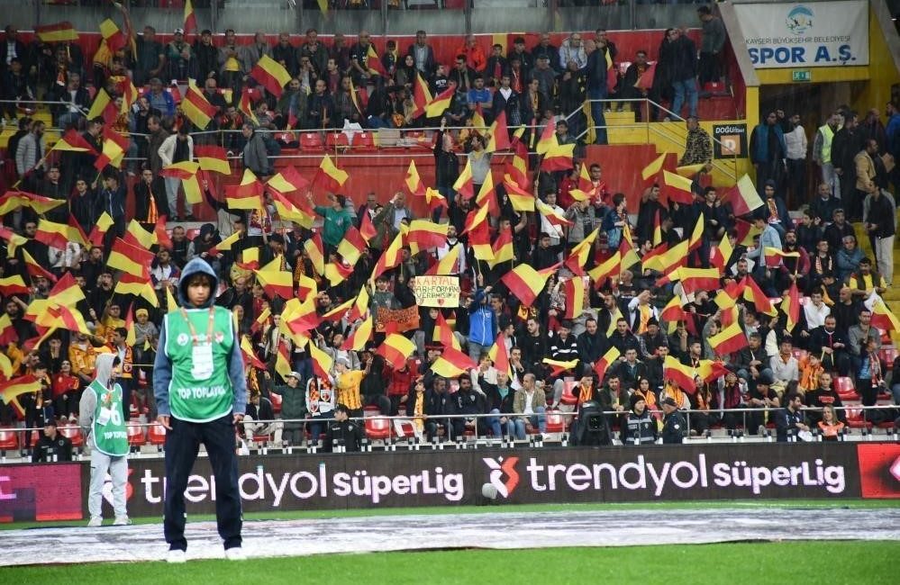 Kayserispor taraftarının sabırsızlıkla beklediği Store, kapılarını açıyor. Yeni sezon ürünleri,