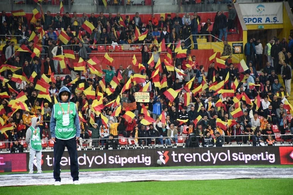 Kayserispor taraftarının sabırsızlıkla beklediği Store, kapılarını açıyor. Yeni sezon ürünleri,