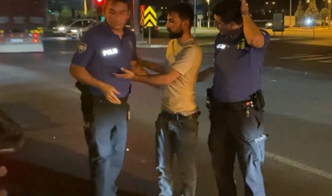 Aksaray’da alkol aldıktan sonra direksiyon başına geçip kırmızı ışıkta bekleyen