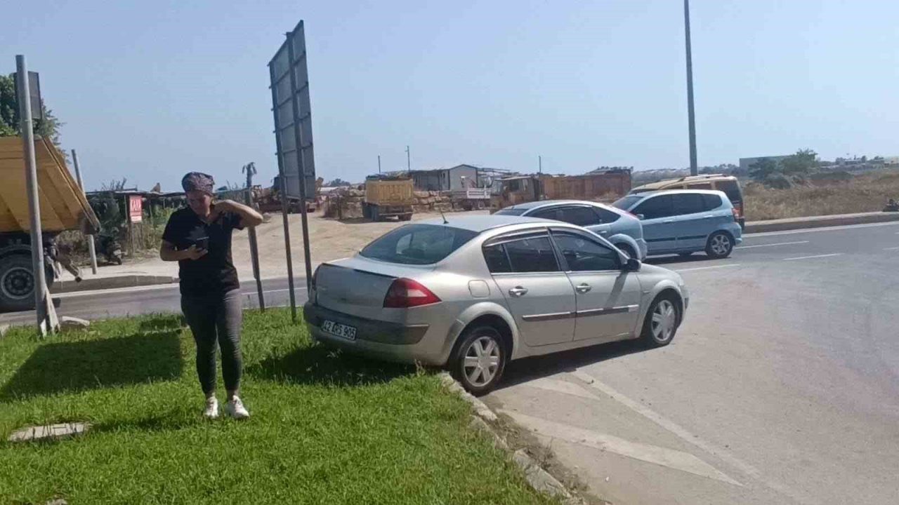 Antalya’nın Manavgat ilçesinde D-400 Karayolu Sanayi Köprülü Kavşak yan yolda