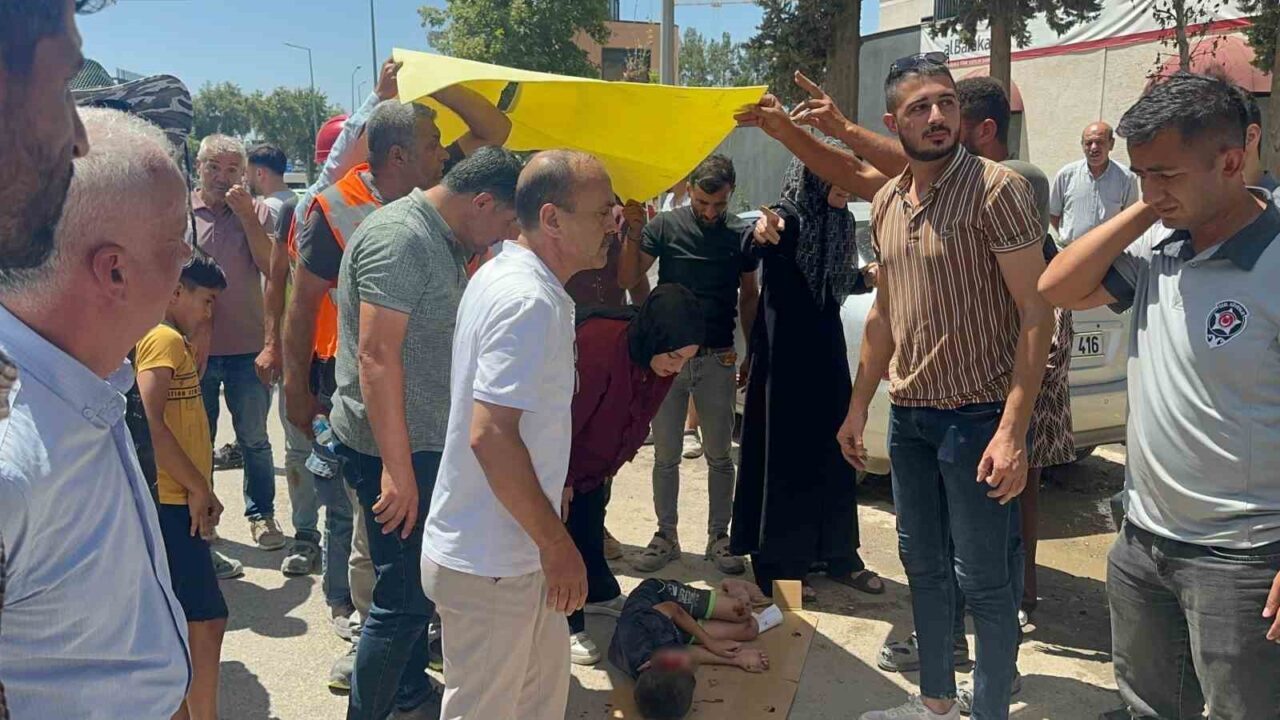 Adıyaman’da, otomobilin çarpması sonucu yaralanan çocuk için inşaat işçileri örnek