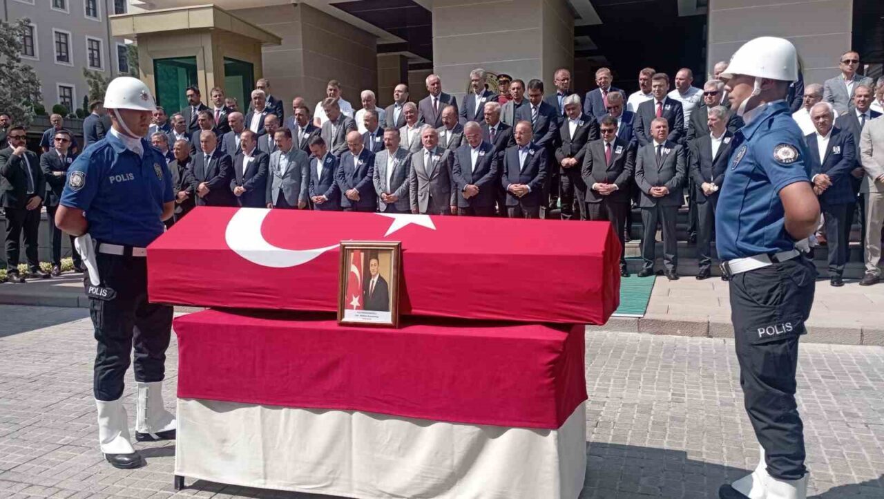 Sivas’ın Kangal ilçesinde geçirdiği trafik kazasında hayatını kaybeden eski Bitlis