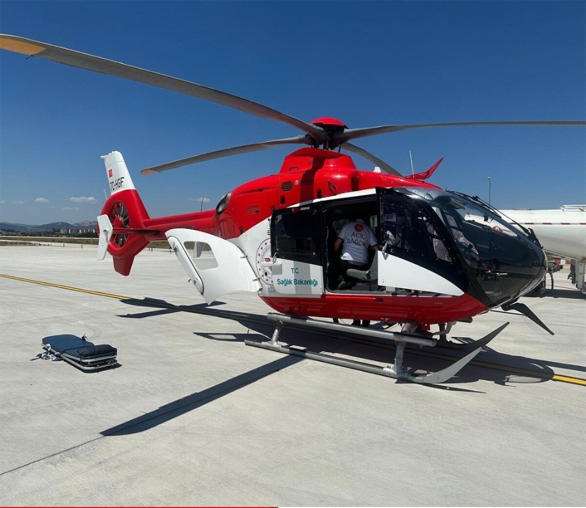 Kastamonu’da geçirdiği trafik kazasında yaralanan vatandaş, Sağlık Bakanlığına ait ambulans