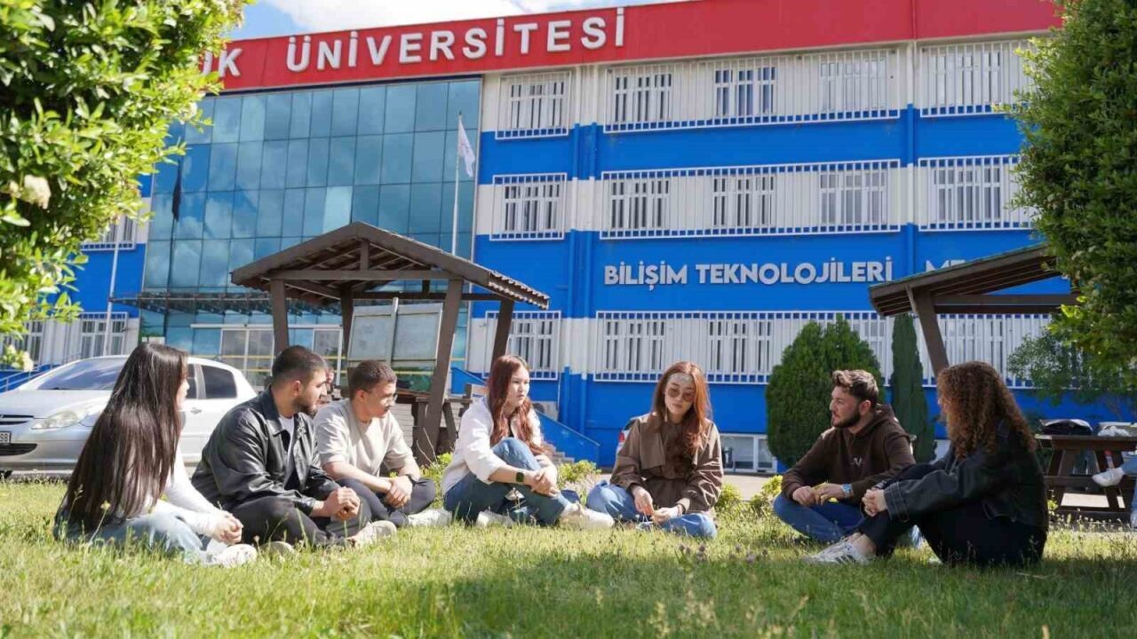 Karabük Üniversitesi Bilişim Teknolojileri Meslek Yüksekokulu bünyesinde açılan Bulut Bilişim