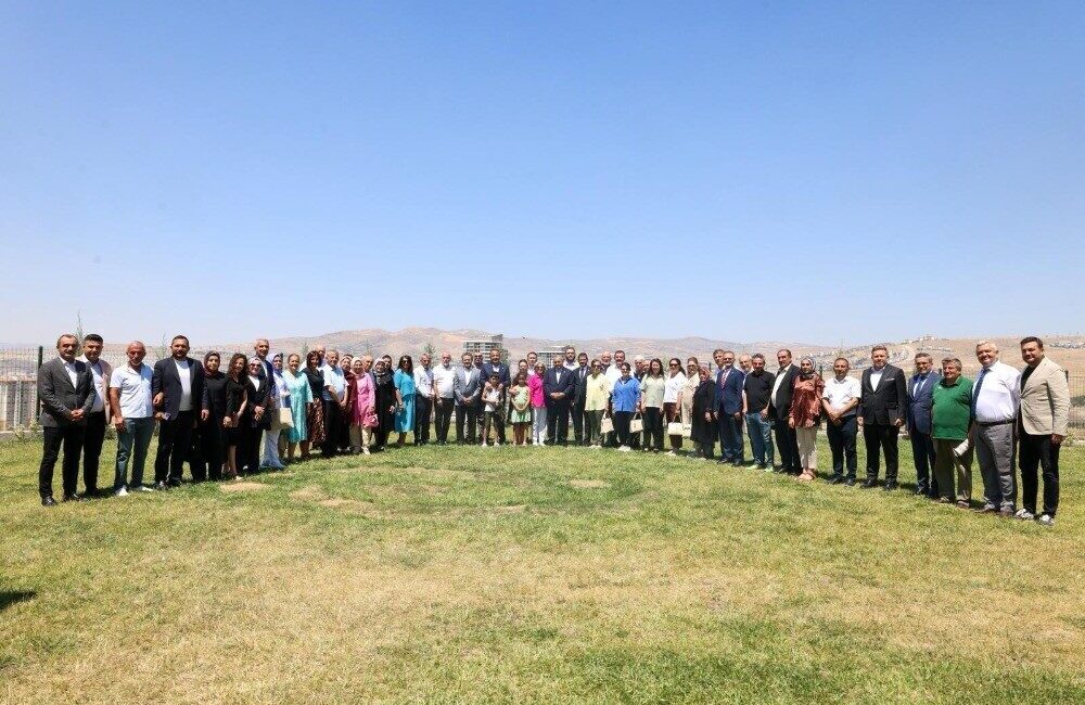 Keçiören Belediye Başkanı Mesut Özarslan, mahalle muhtarlarıyla bir araya geldi.