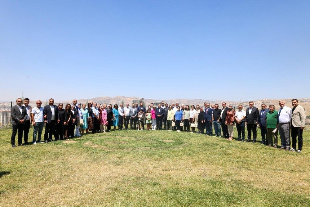 Keçiören Belediye Başkanı Mesut Özarslan, mahalle muhtarlarıyla bir araya geldi.
