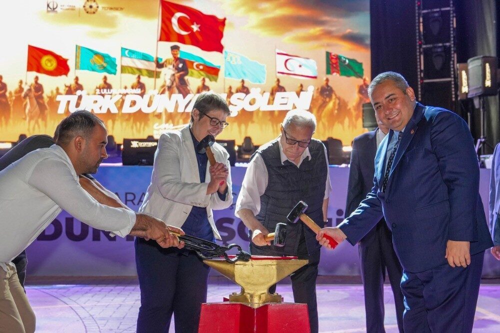 Keçiören Belediyesi ev sahipliğinde düzenlenen 2’nci Uluslararası Keçiören Türk Dünyası