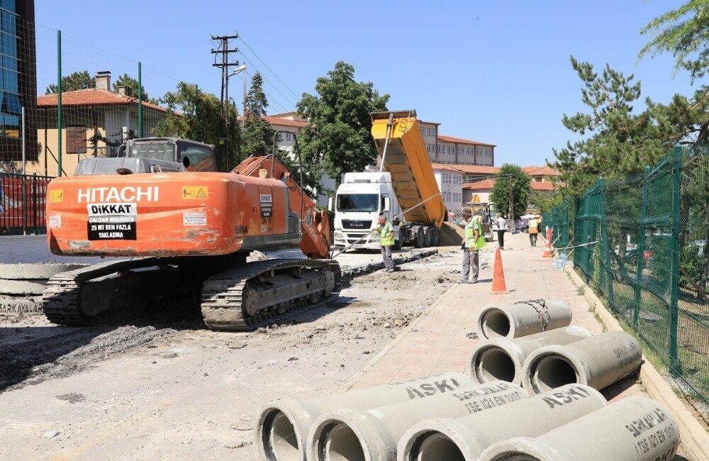 Keçiören Belediyesi tarafından ilçenin dört bir yanında altyapı ve üstyapı