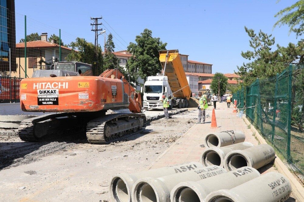 Keçiören Belediyesi tarafından ilçenin dört bir yanında altyapı ve üstyapı