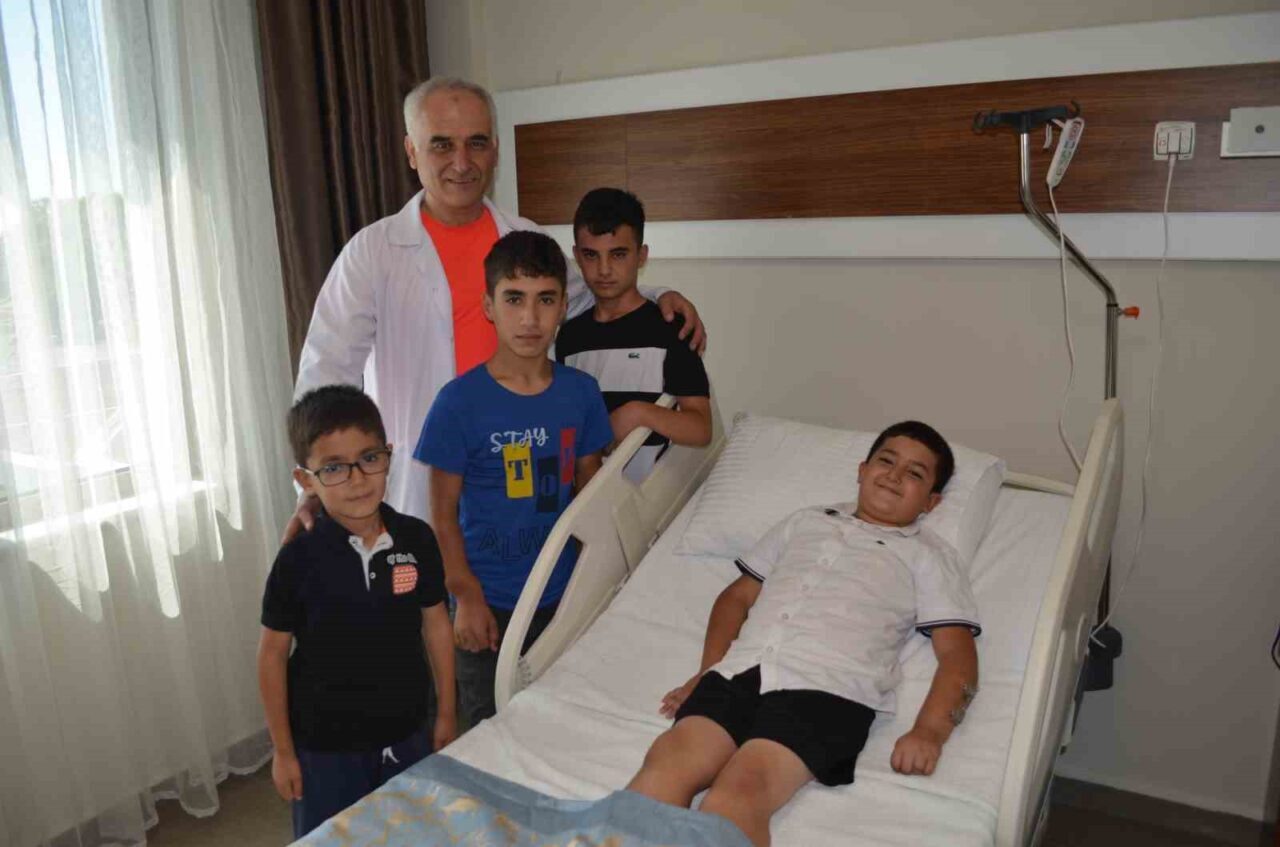 Kahramanmaraş’ta doğuştan kol ve bacak kemiklerinde kısalık bulunan 14 yaşındaki