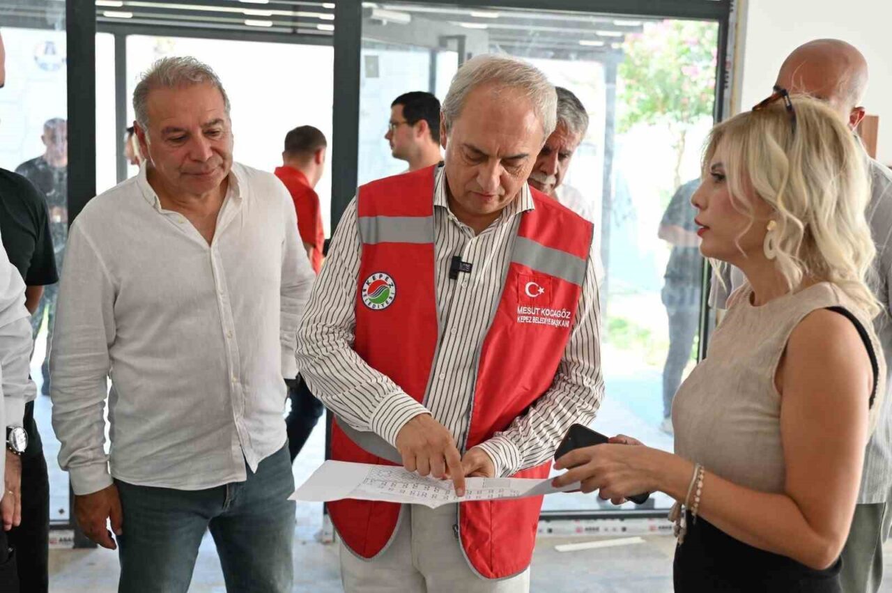 Kepez Belediye Başkanı Mesut Kocagöz, yapımı devam eden ikinci Kent