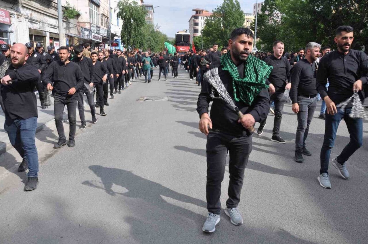 Hazreti Muhammed’in torunu Hazreti Hüseyin ve yakınları Kerbela’da şehit edilişlerinin