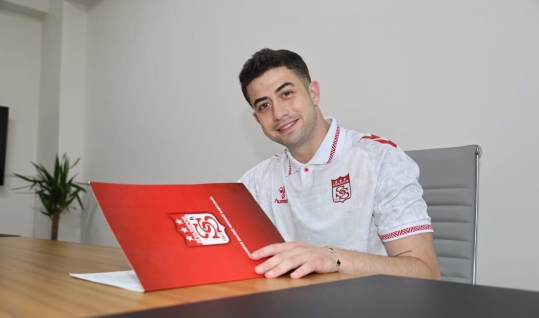 Yeni sezon öncesi transfer çalışmalarını sürdüren Sivasspor, takımın eski futbolcusu