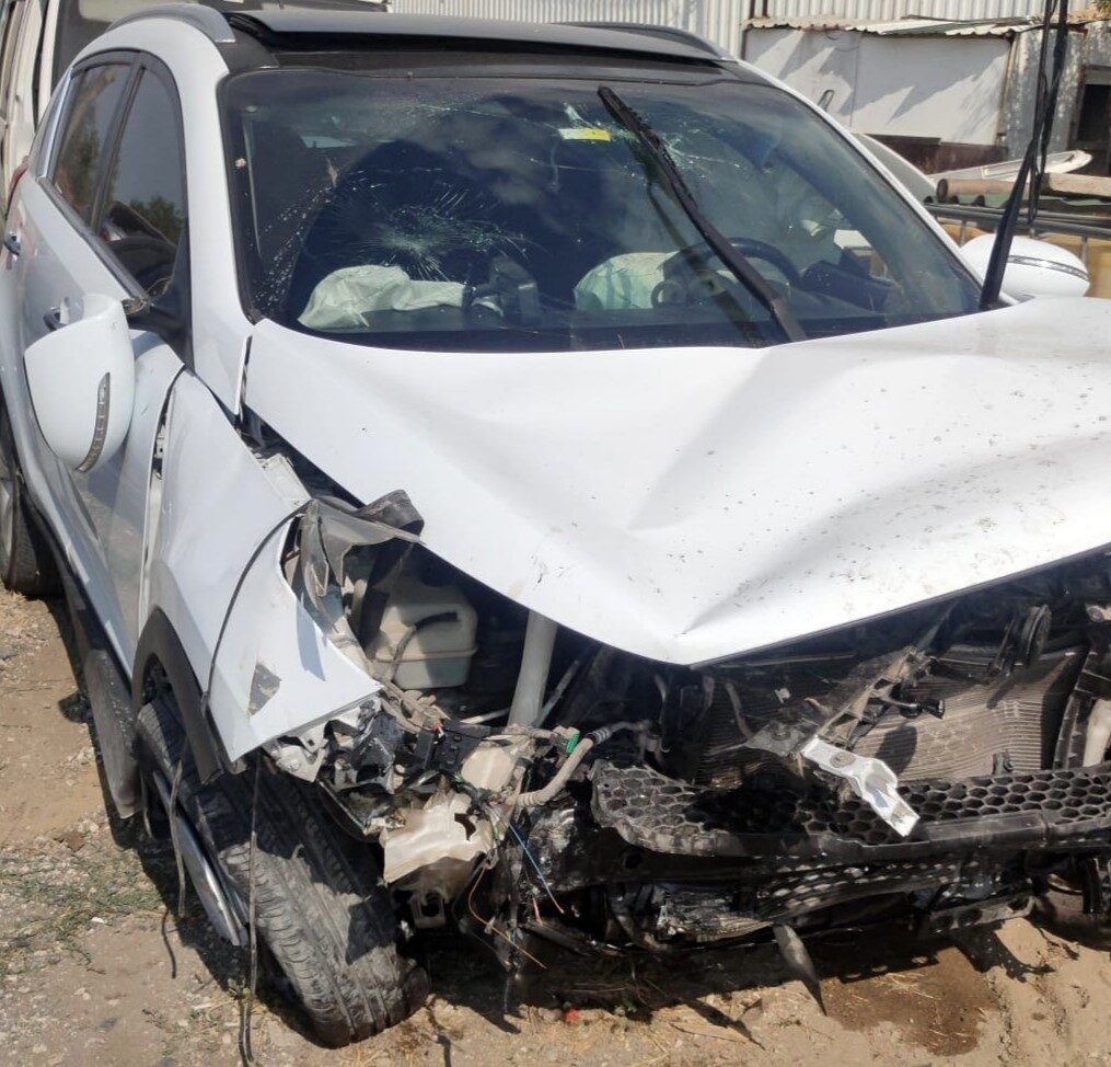 Edirne’nin Keşan ilçesinde, önündeki otomobile çarptıktan sonra kontrolden çıkarak duvara