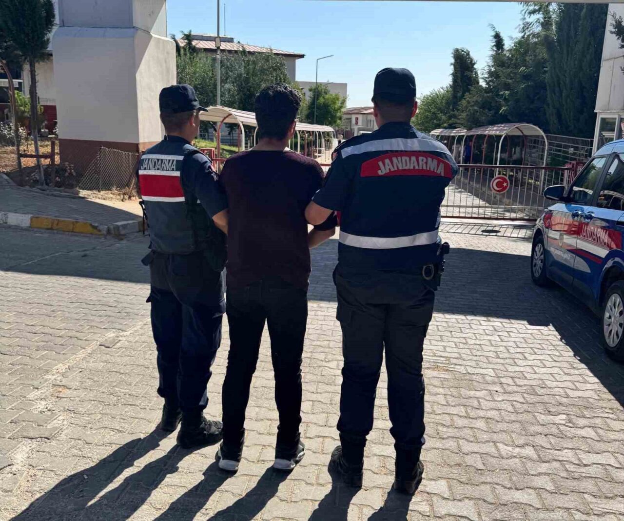 Gaziantep’te uyuşturucu suçundan 16 yıl kesinleşmiş cezayla aranan şahıs, jandarma
