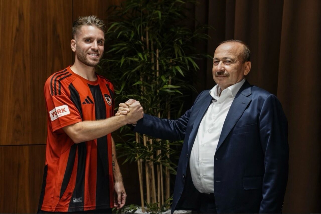 Gaziantep Futbol Kulübü, son olarak Kasımpaşa forması giyen Portekizli sol