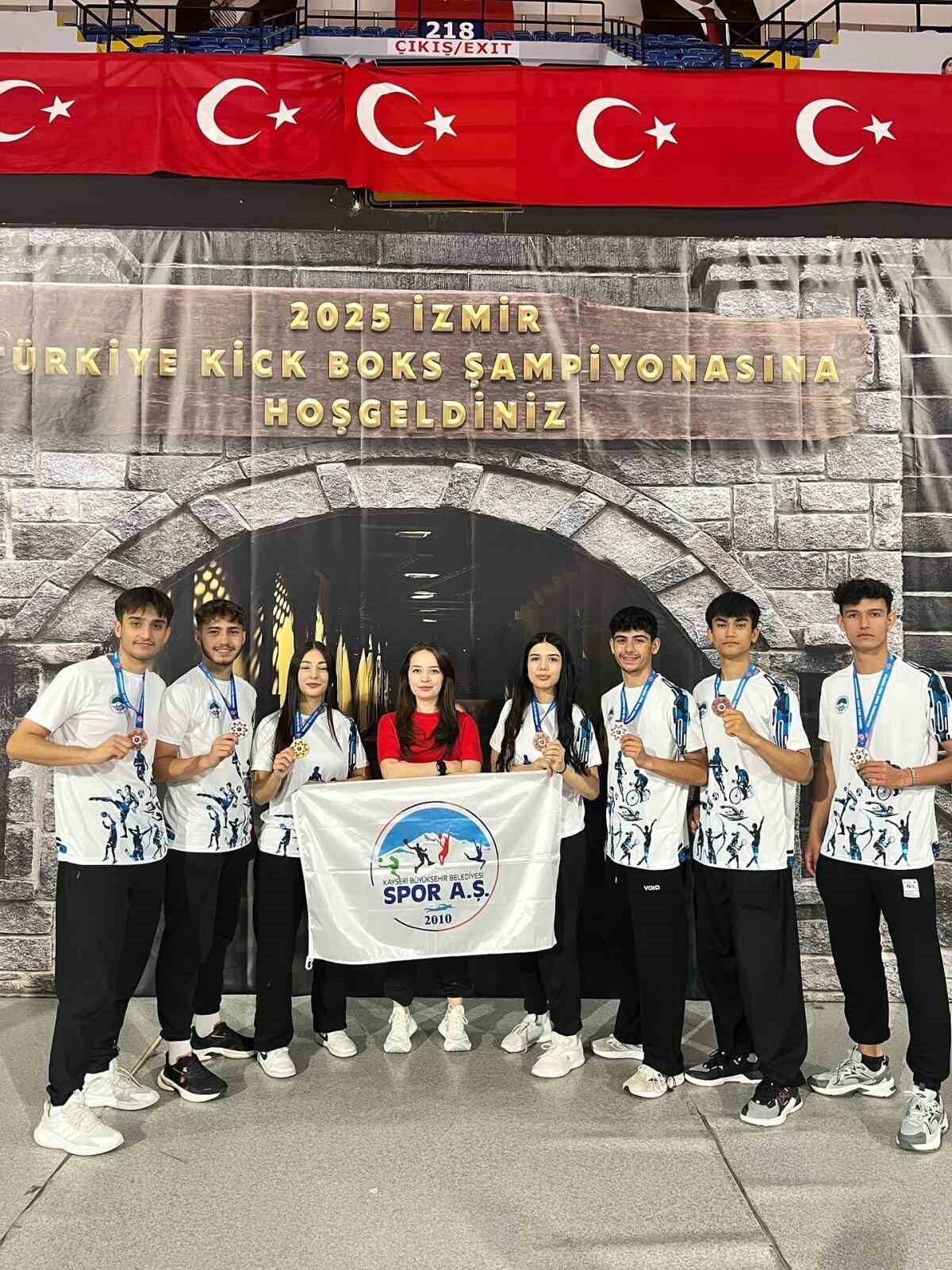 Kayseri Spor A.Ş. Spor Kulübü; İzmir’de yapılan Türkiye Kick Boks
